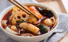 知名麻辣燙出現(xiàn)食品安全問(wèn)題，如何保障吃的安全？